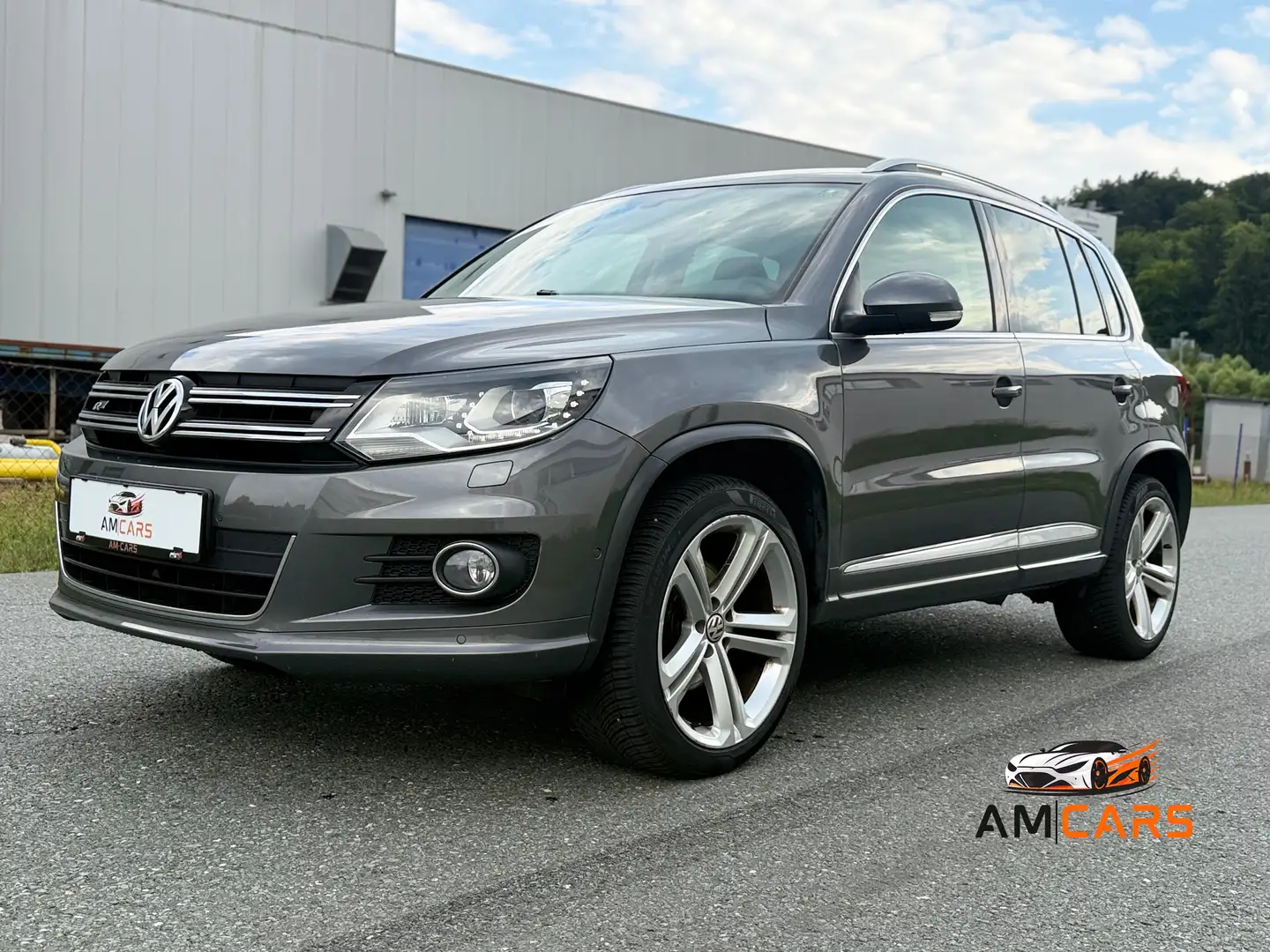 Volkswagen Tiguan Tiguan 2,0 TDI SCR 4Motion Sport Austria *R-LINE* Grau - 1