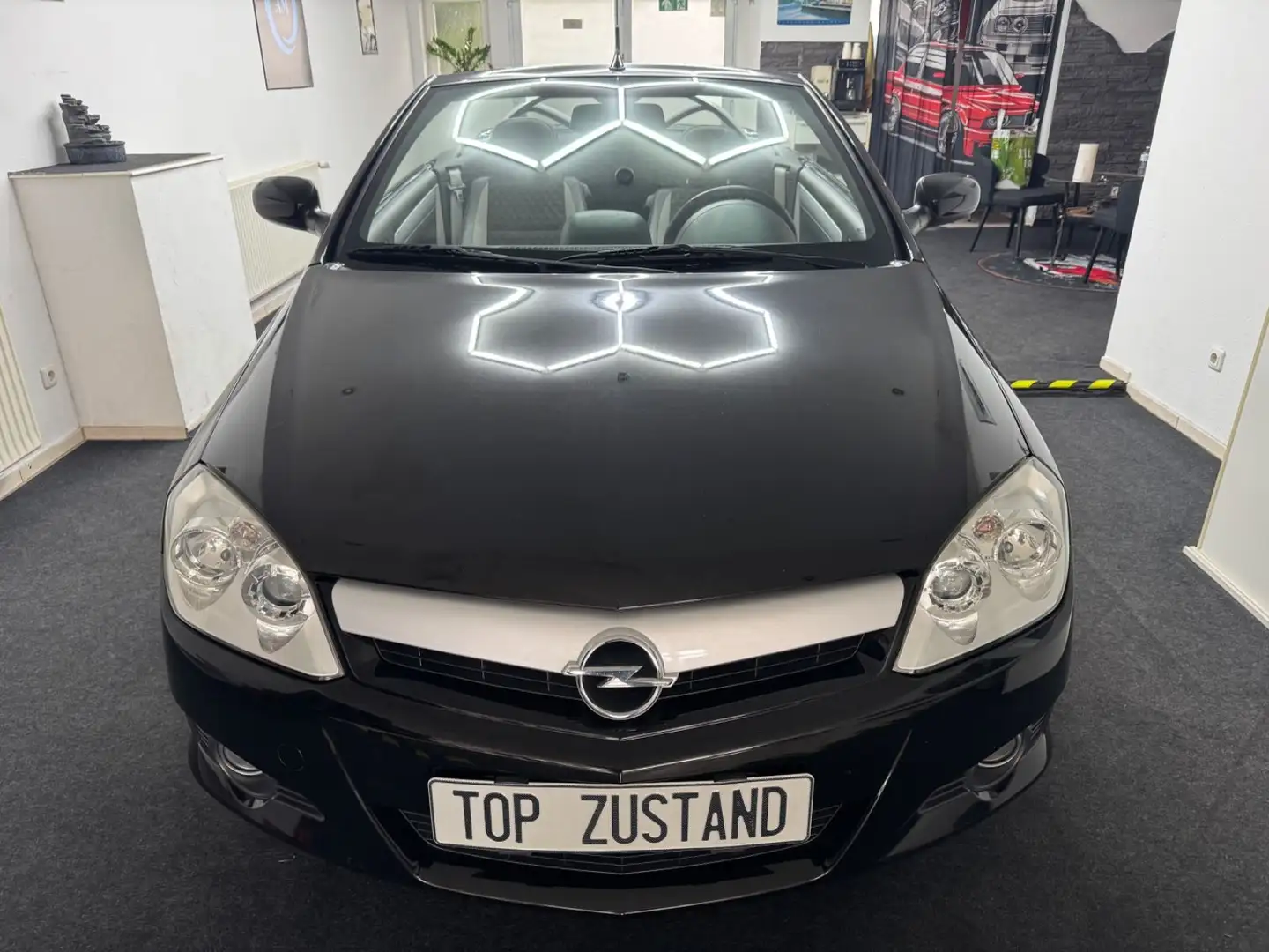 Opel Tigra 1.4 Edition Garagenfahrzeug SHZ Klima PDC Schwarz - 2