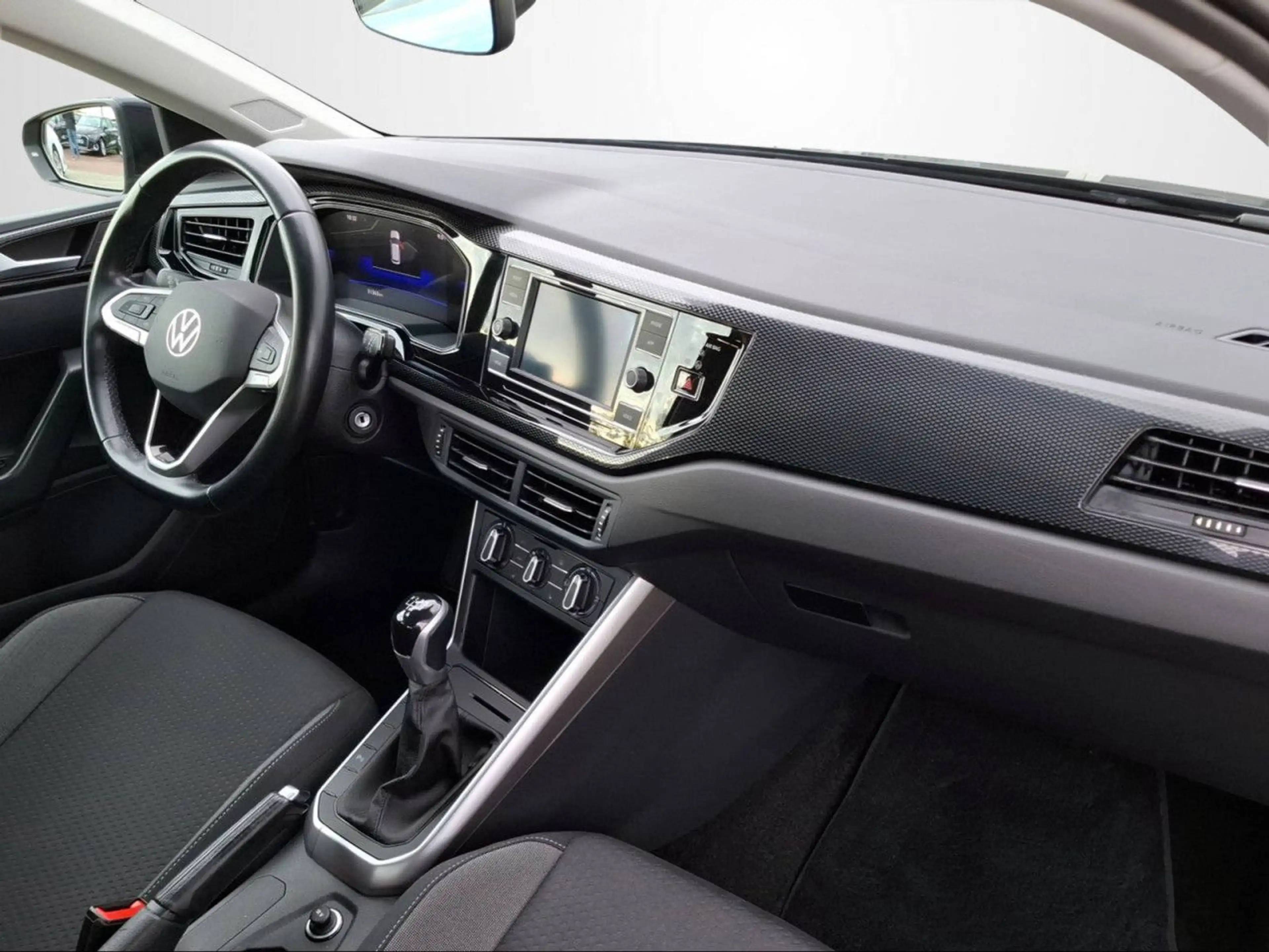 Volkswagen Polo VI 1.0 LIFE SHZ+LED+APP Klima Einparkhilfe — photo 11