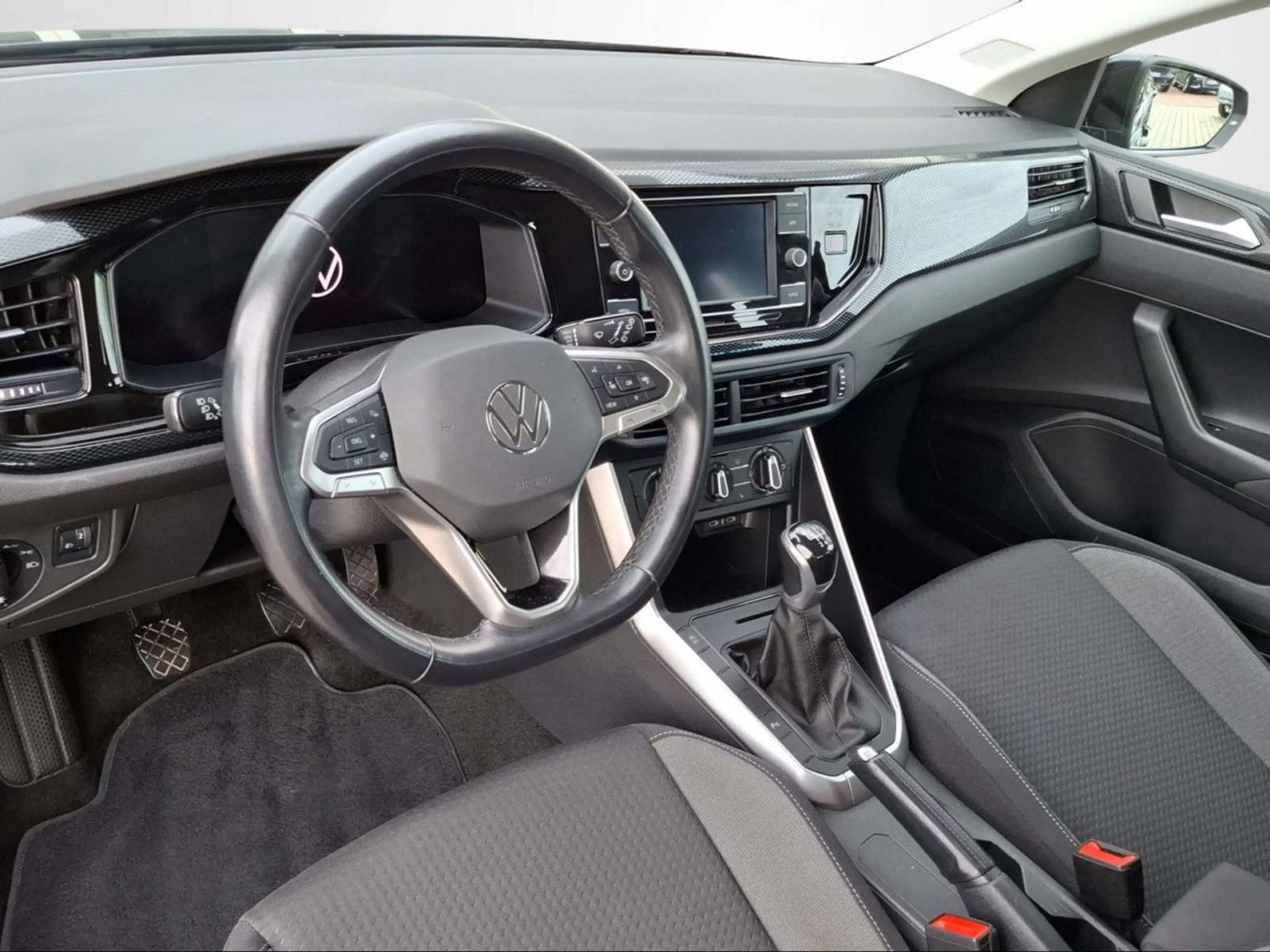 Volkswagen Polo VI 1.0 LIFE SHZ+LED+APP Klima Einparkhilfe — photo 9