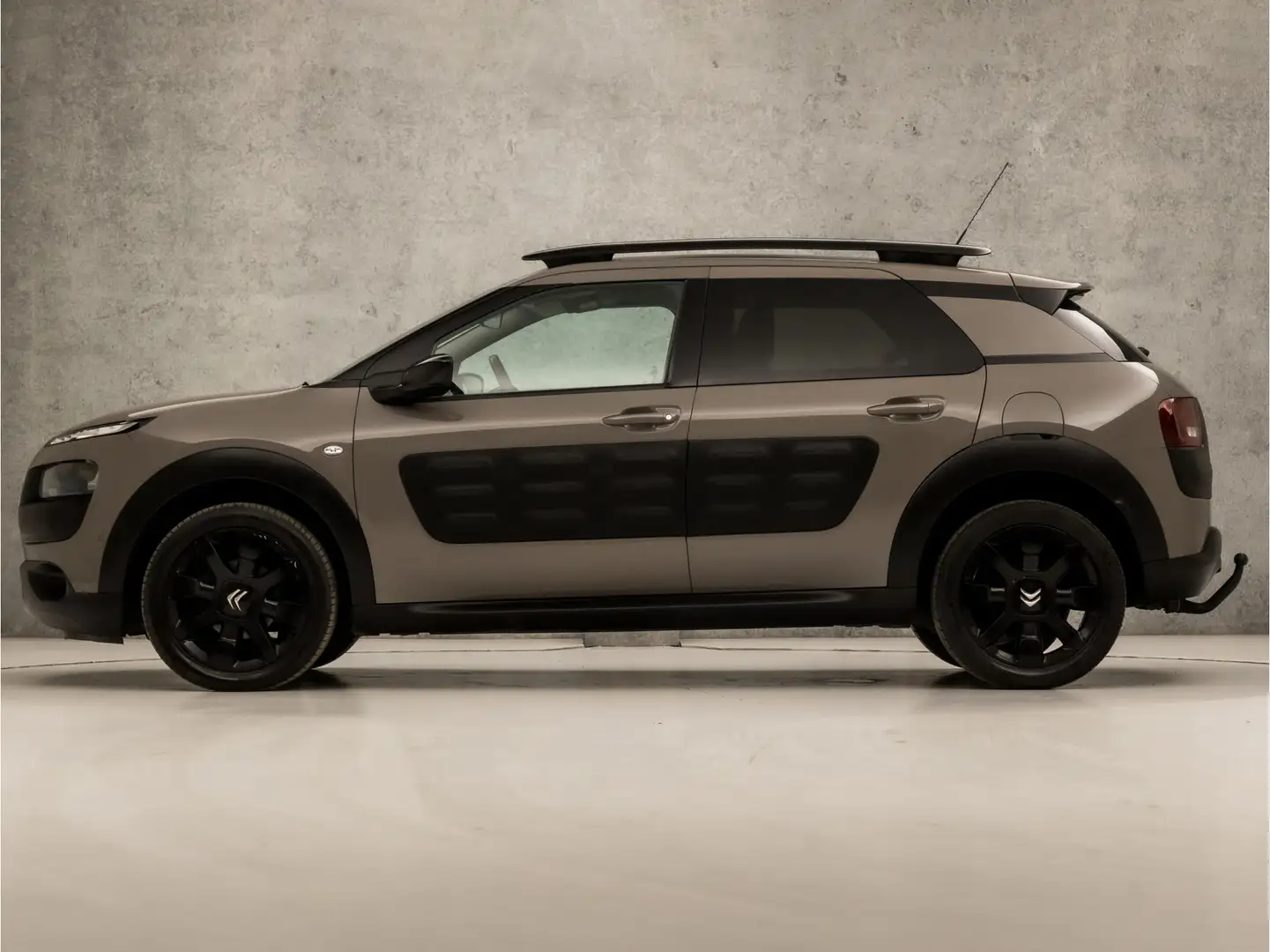 Citroen C4 Cactus 1.2 PureTech Black Pack (PANORAMADAK, NAVIGATIE, C Bruin - 2