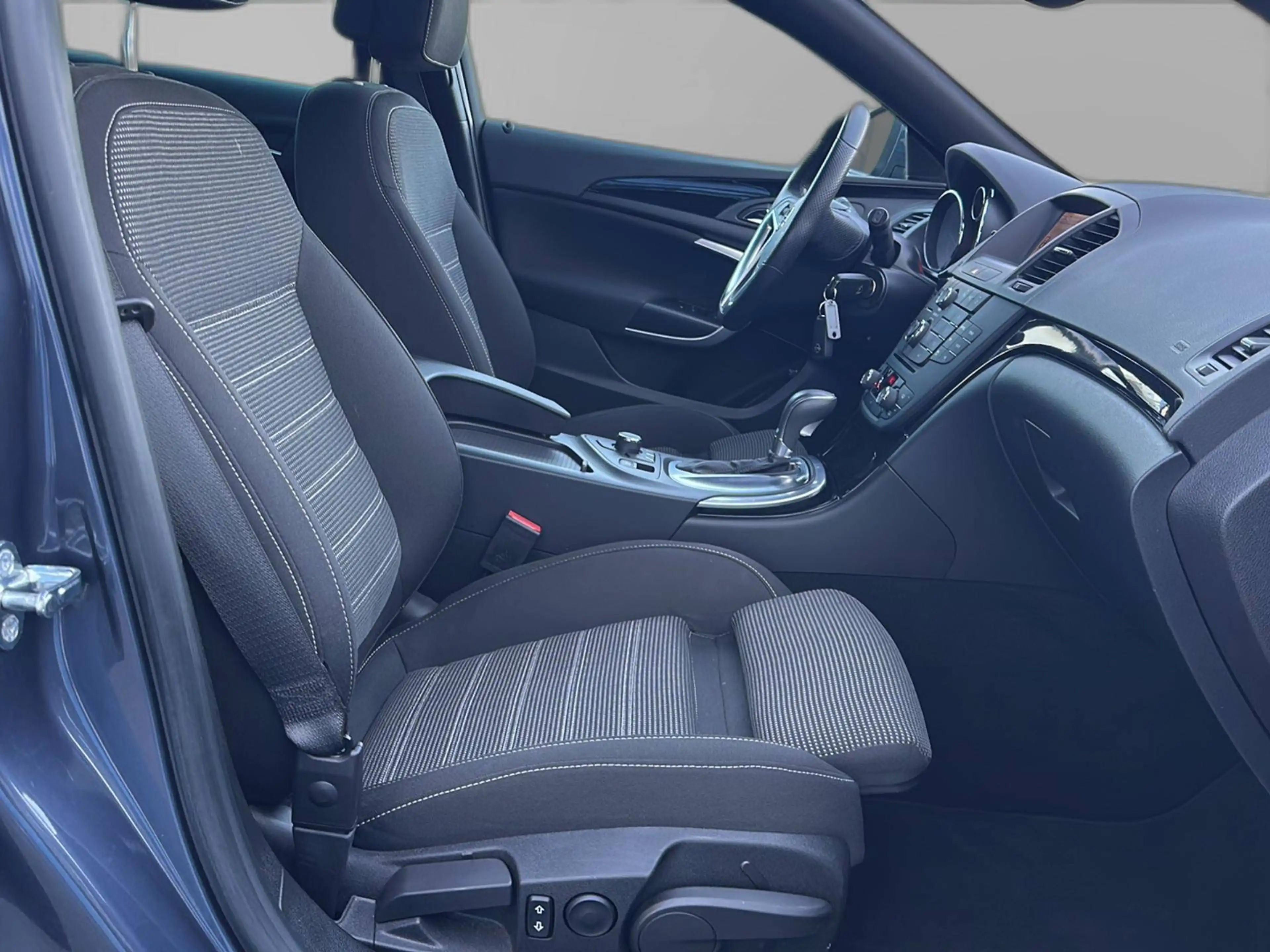 Opel Insignia Sport 4x4*Bi-Xenon*Navi*Temp*PDC*Klima*elek.Sportsitze*OPC-Line-Inter.* — photo 10