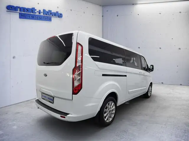 Ford Tourneo Custom view 3