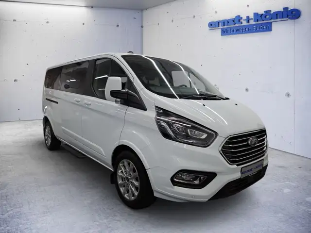 Ford Tourneo Custom view 2