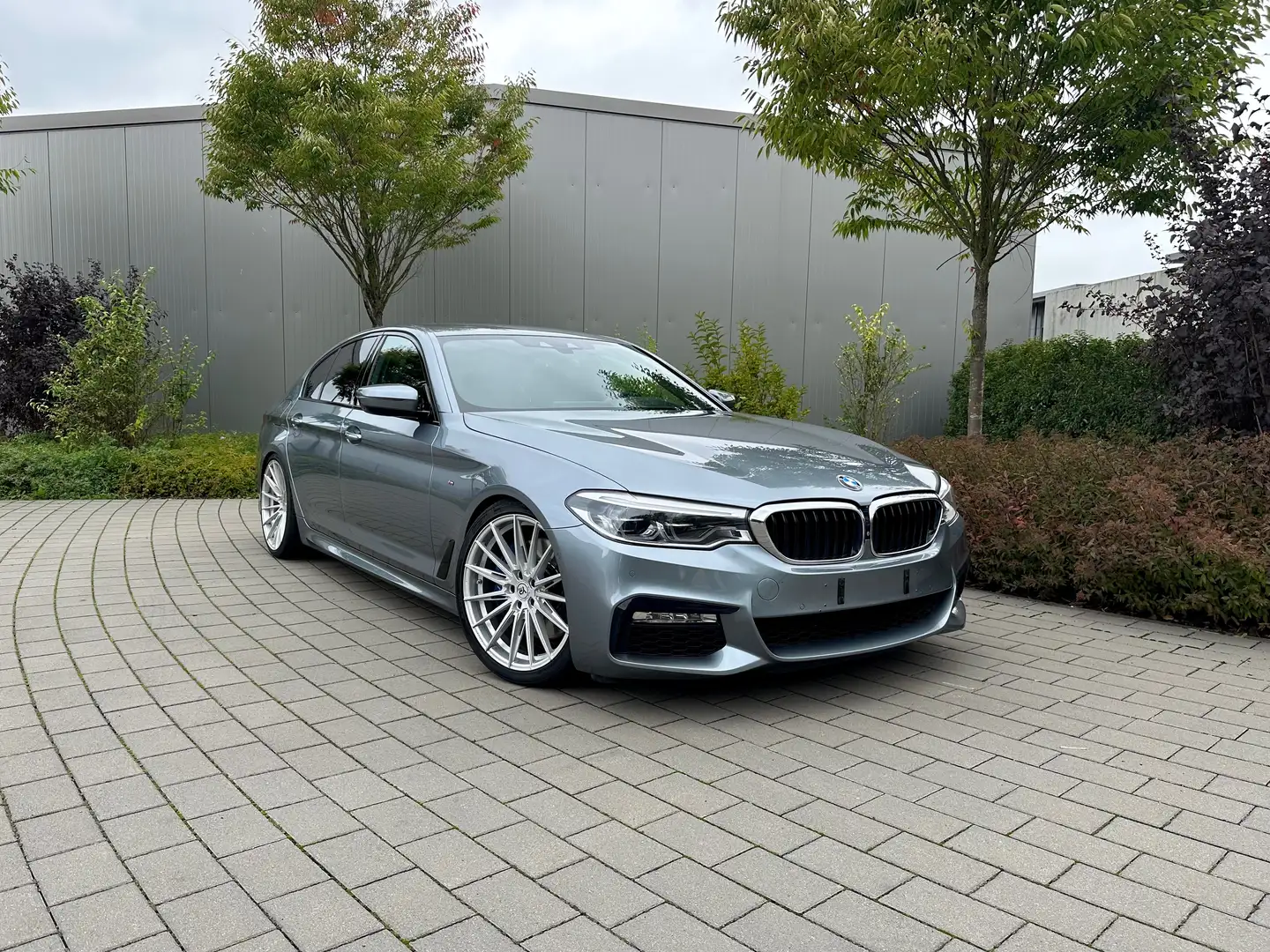 BMW 540 540d xDrive M-Sport/Traumzustand/Leder/360Kamera Grau - 1
