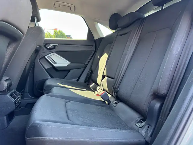 Audi Q3 view 11