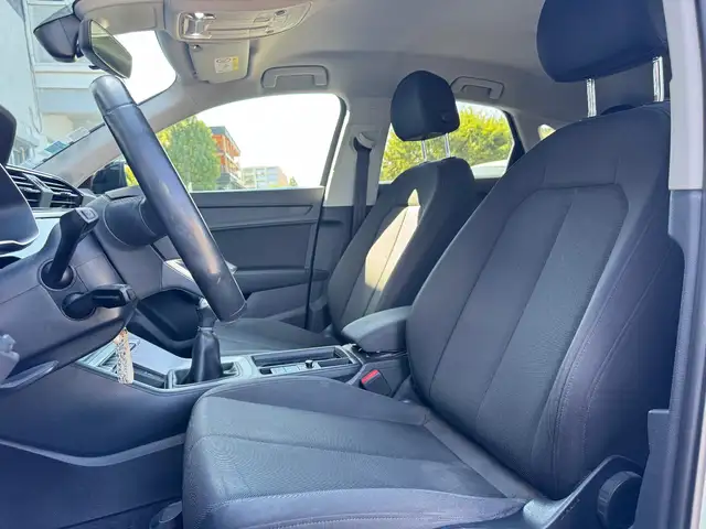 Audi Q3 view 9