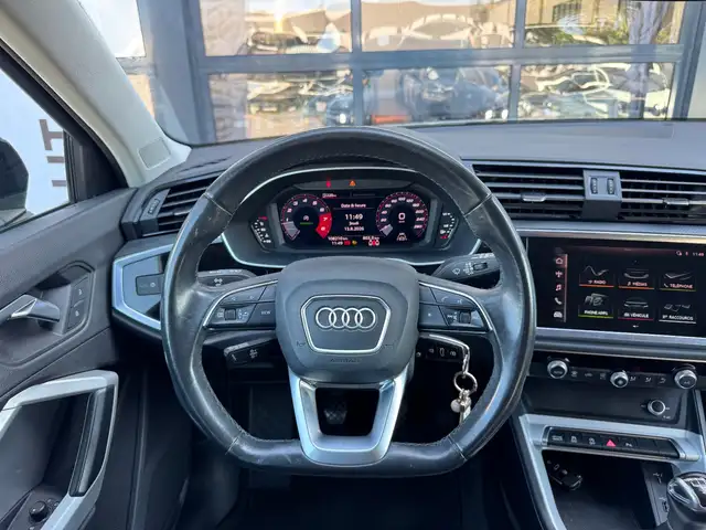 Audi Q3 view 8