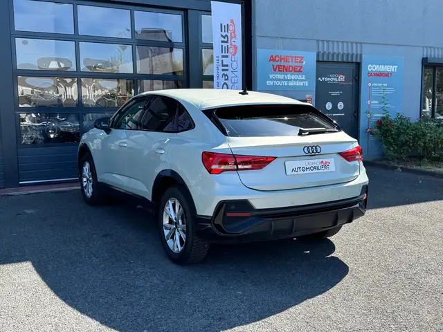 Audi Q3 view 4