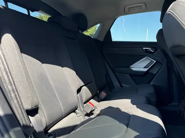 Audi Q3 view 12