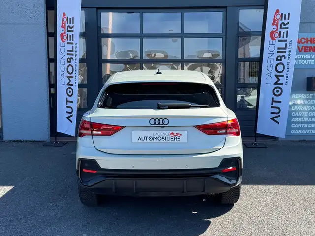Audi Q3 view 6