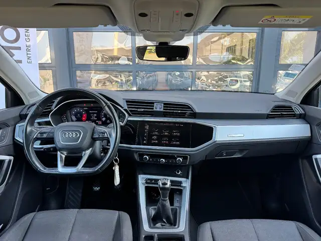 Audi Q3 view 7