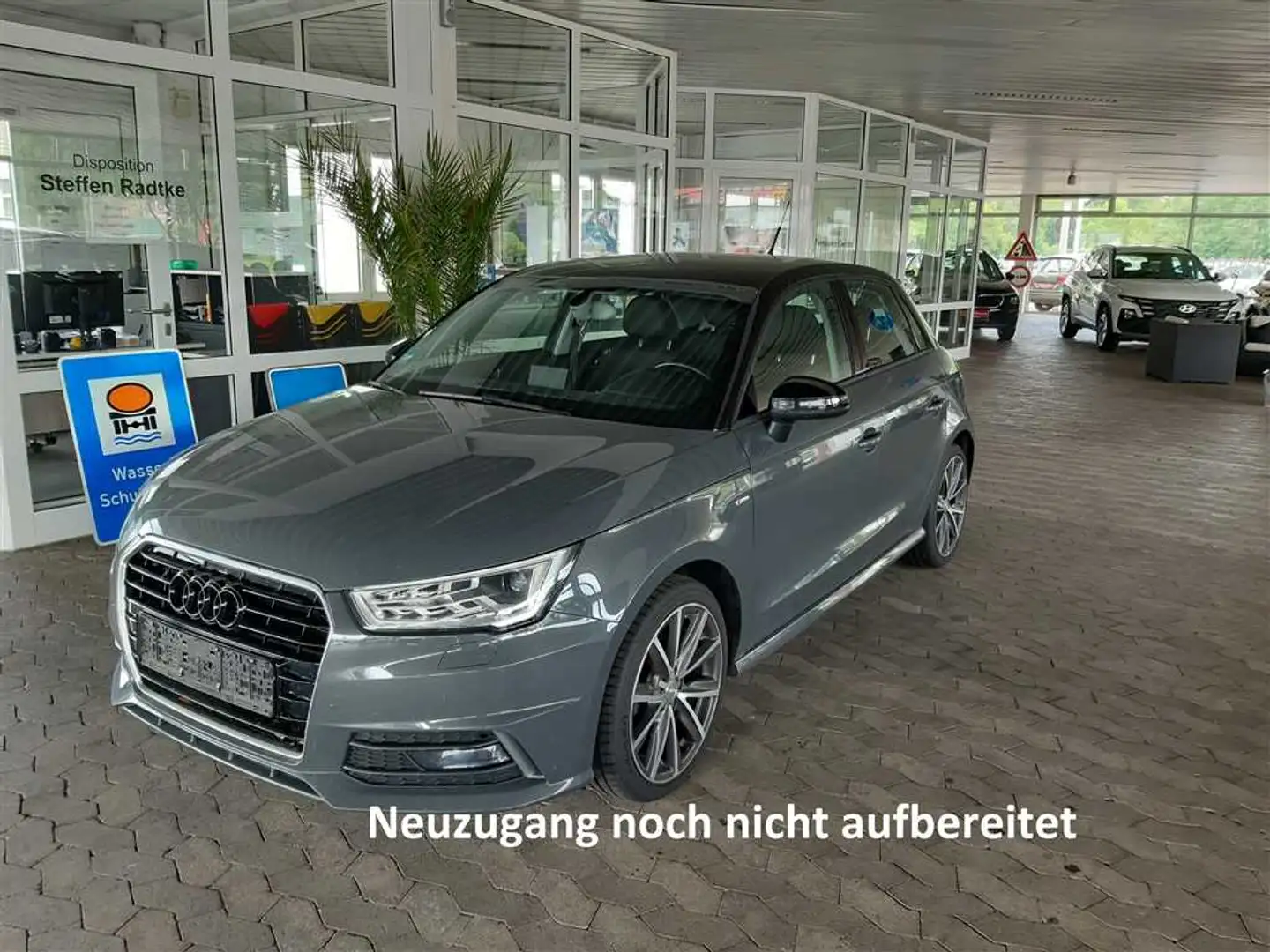 Audi A1 1.0 TFSI S-Line+XENON Gris - 1
