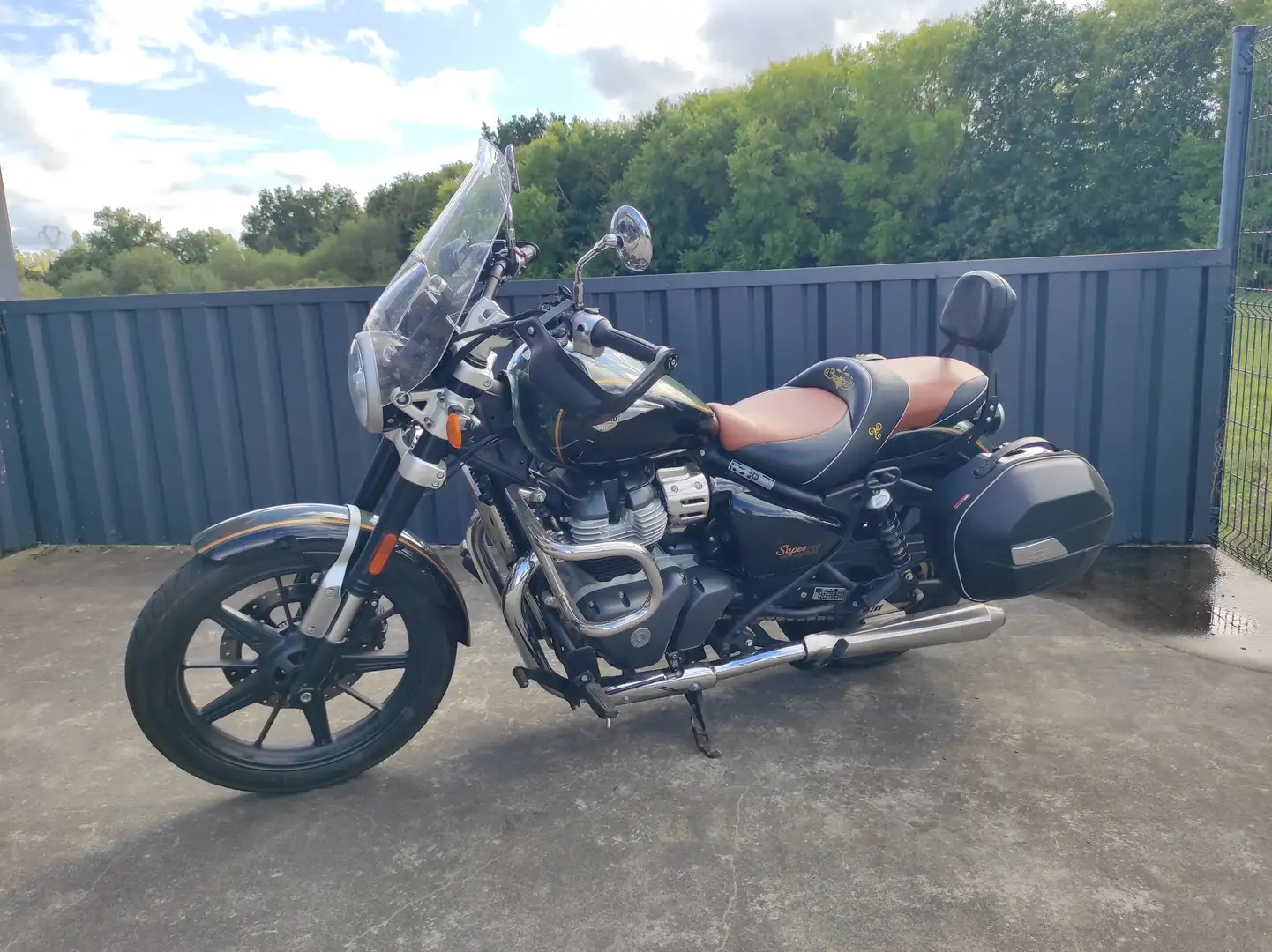 Royal Enfield Super Meteor 650 - 2