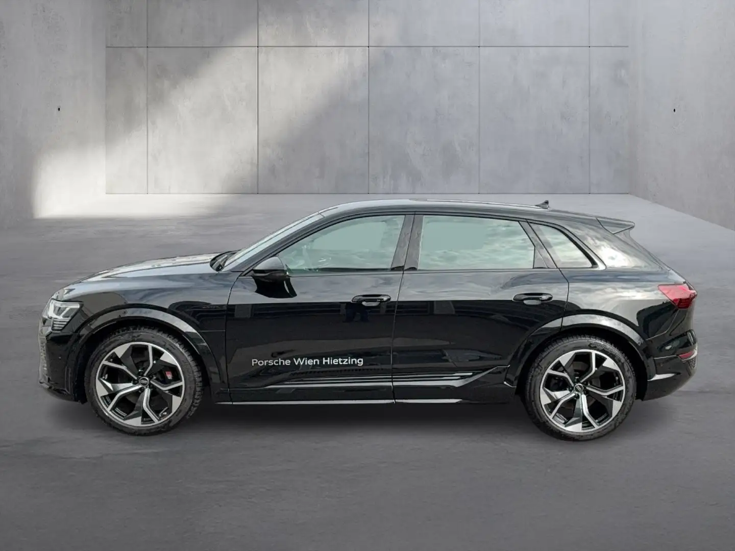 Audi SQ8 e-tron quattro Schwarz - 2