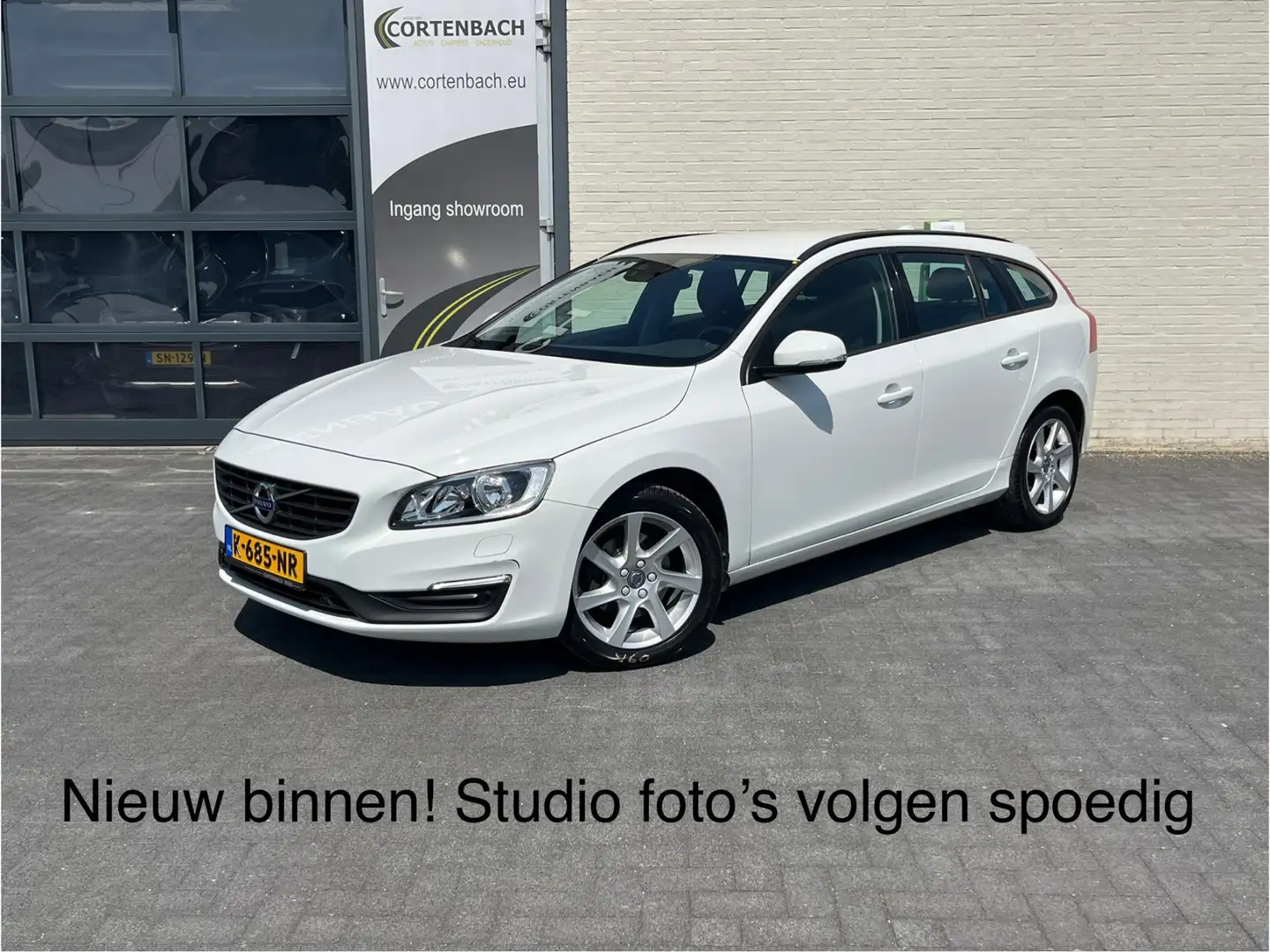 Volvo V60 1.5 T3 Momentum | Automaat | Cruise control | Keyl Blanc - 1