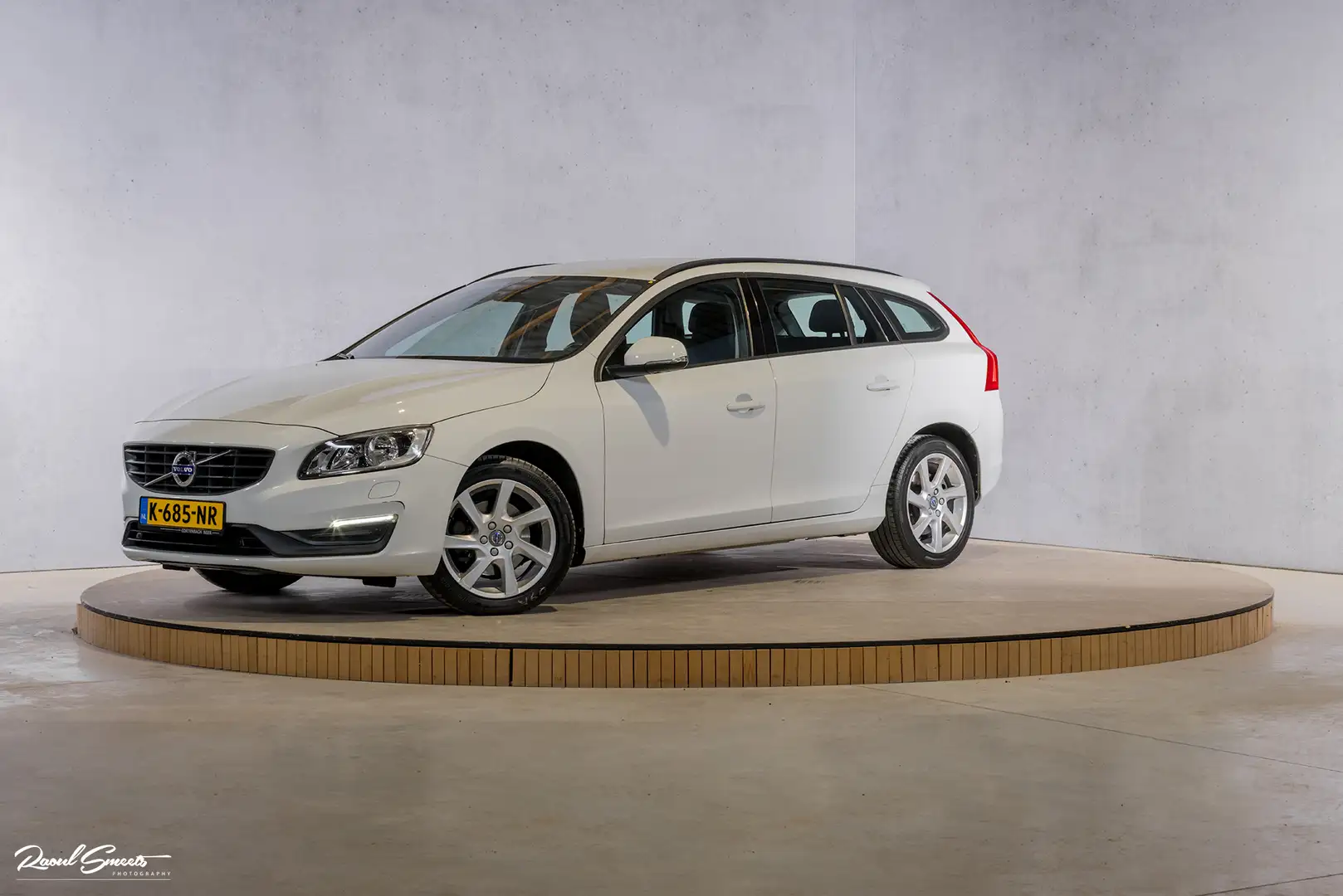 Volvo V60 1.5 T3 Momentum | Automaat | Cruise control | Keyl Wit - 1