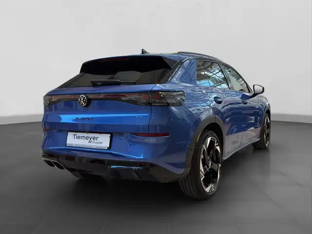 Volkswagen T-Roc view 3