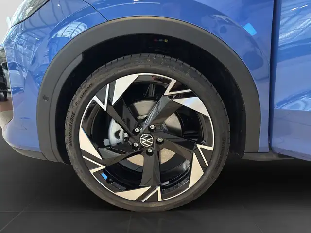 Volkswagen T-Roc view 7