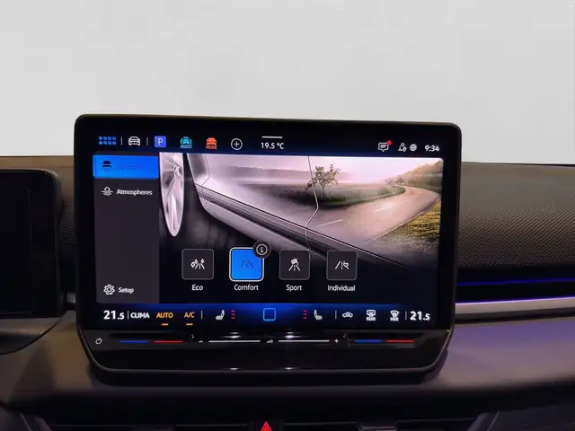 Volkswagen T-Roc view 14
