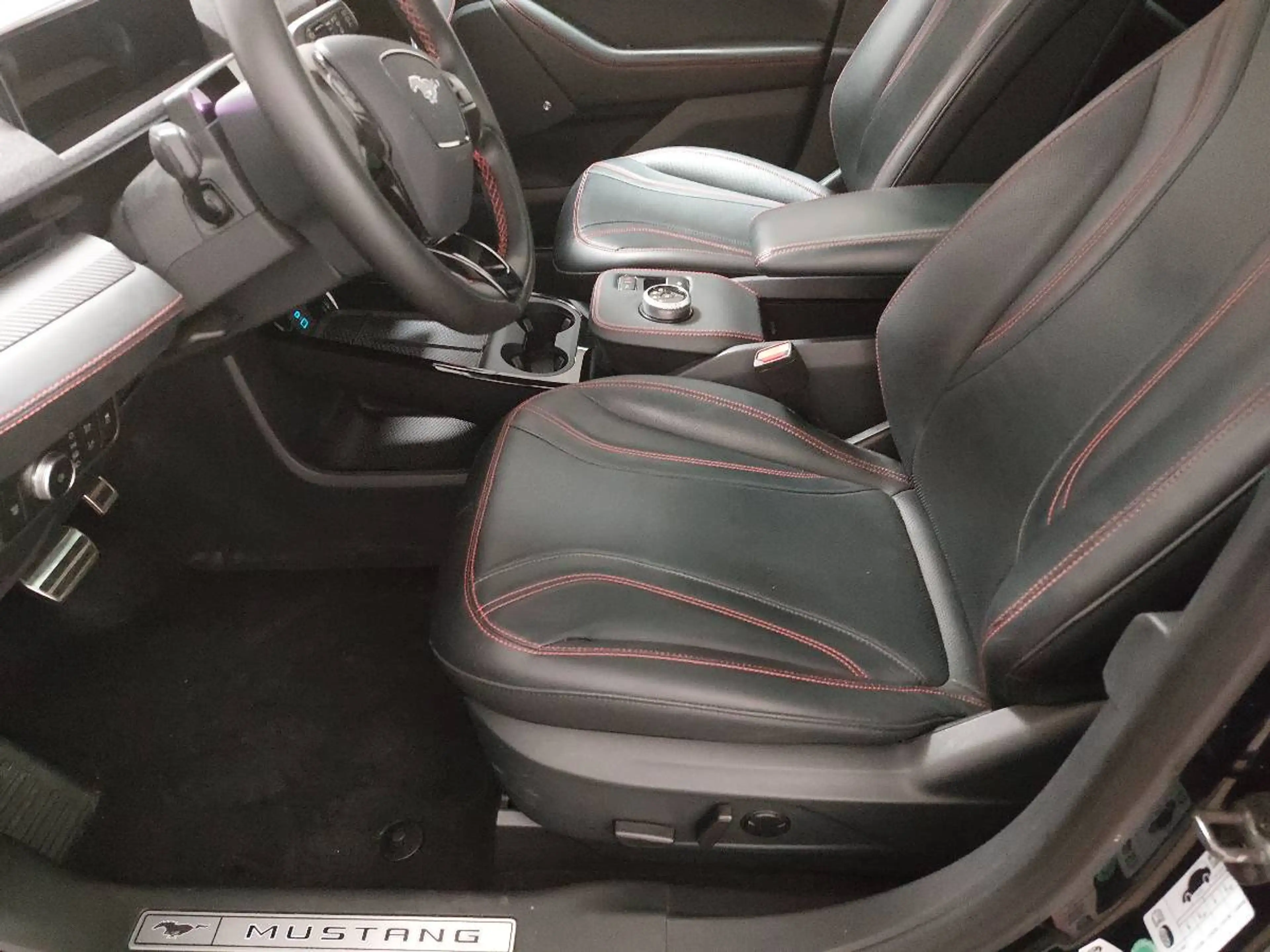 Ford Mustang Mach-E AWD GT LEDER NAVI LED PANO — photo 6