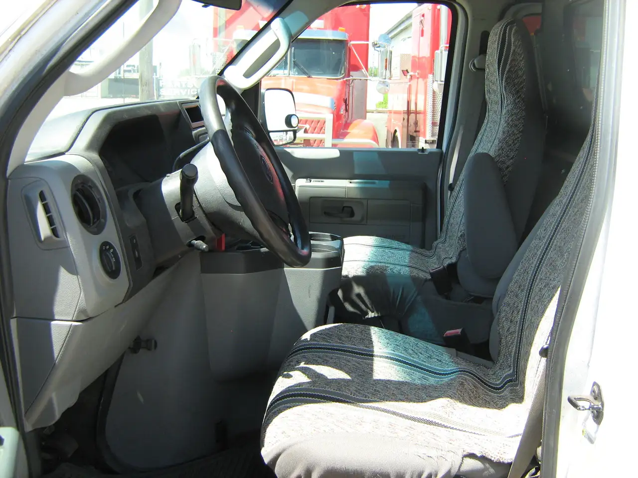 Ford Econoline photo Ford Econoline