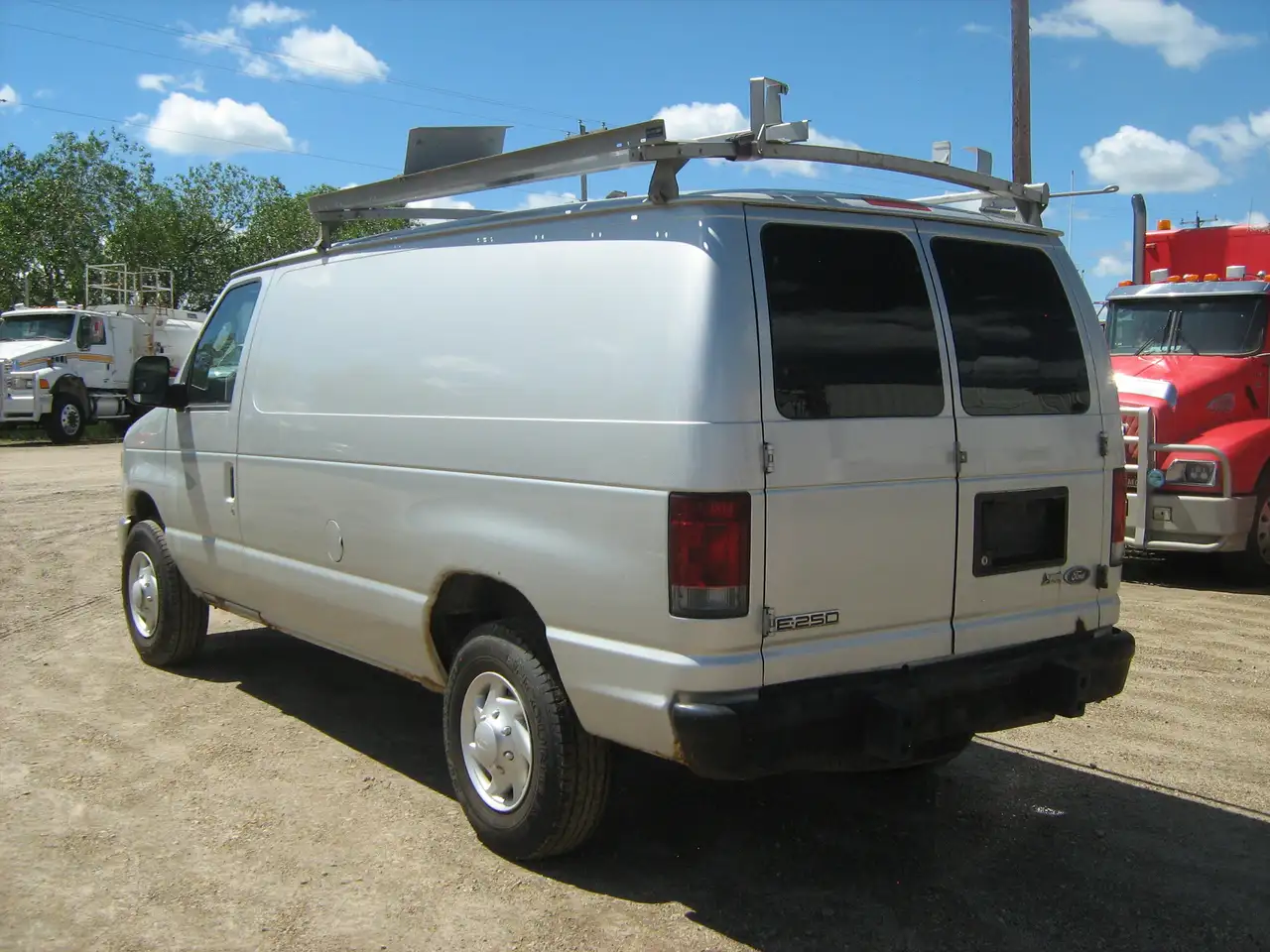 Ford Econoline photo Ford Econoline