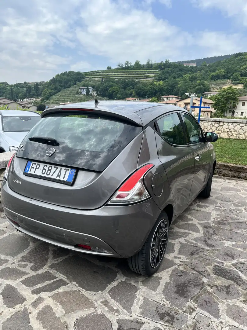 Lancia Ypsilon 1.2 8v Silver s&s 69cv - 1