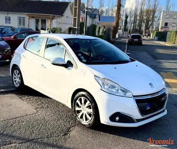 Peugeot 208 Affaire Premium Pack 1.6 HDi 75CV BVM5 3750HT distrib neuve