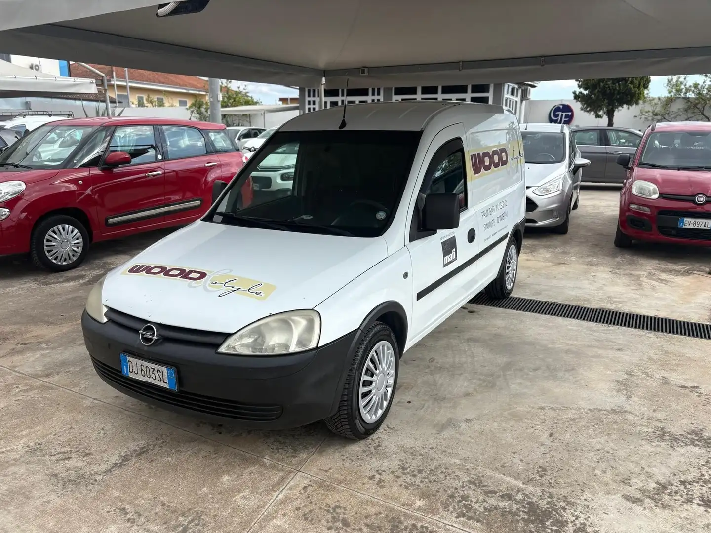 Opel Combo 1.6 CNG Metano 4p. Tour Club autocarro Weiß - 2