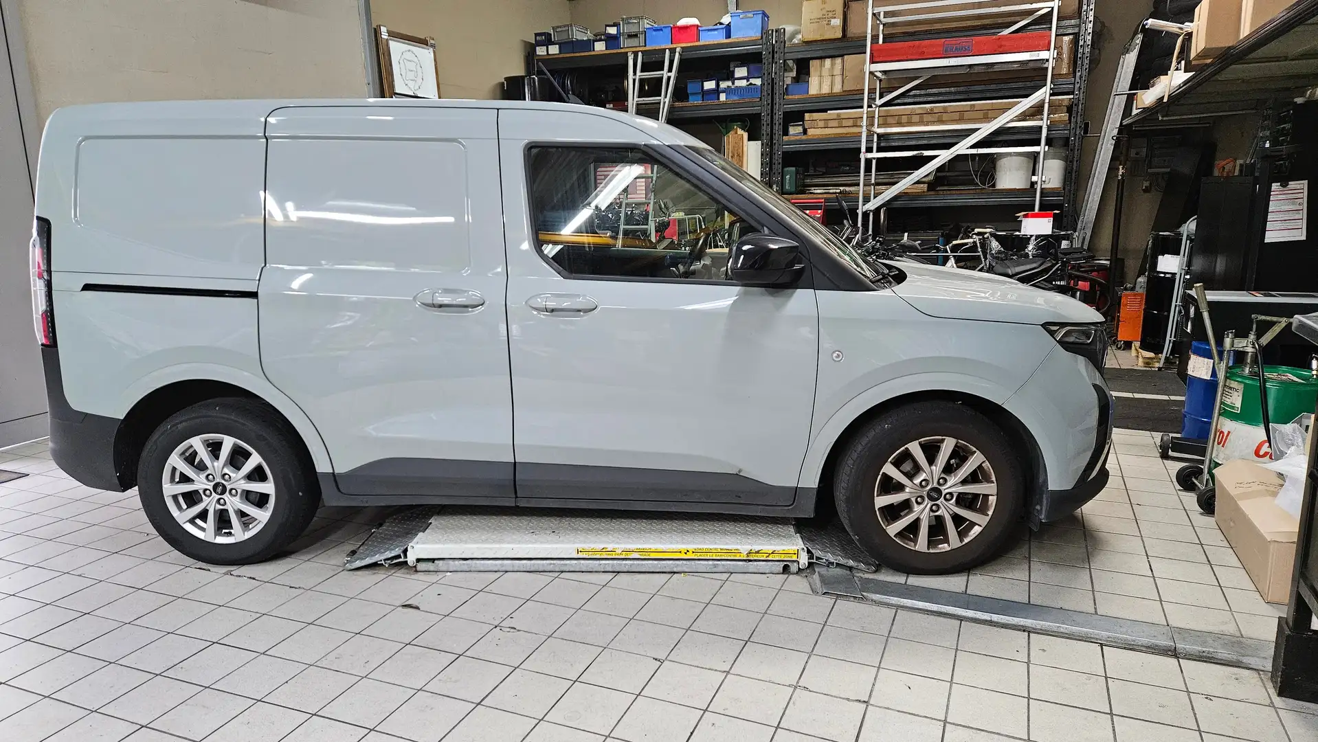 Ford Transit Courier Transit Courier 1,5 l EcoBlue Limited Grau - 1