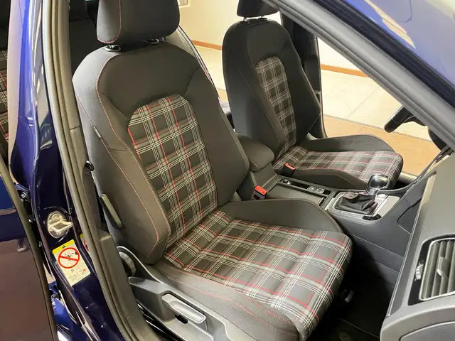 Volkswagen Golf view 12