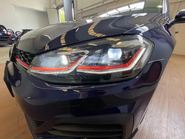 Volkswagen Golf view 17