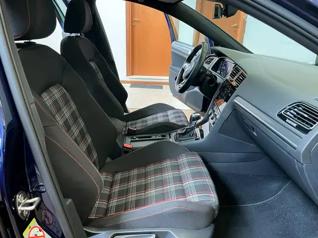 Volkswagen Golf view 13