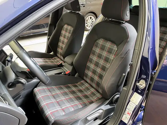 Volkswagen Golf view 8