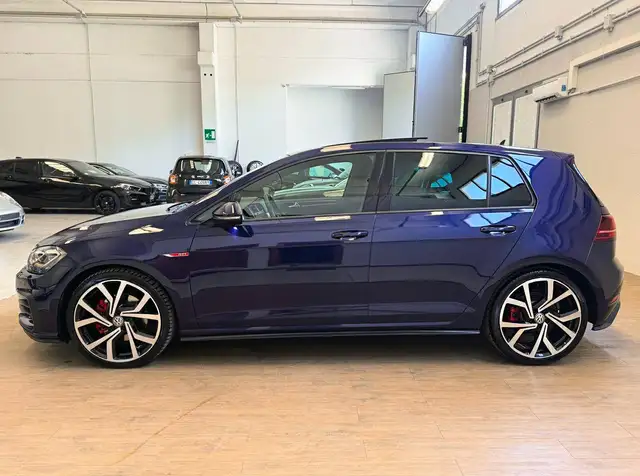 Volkswagen Golf view 2