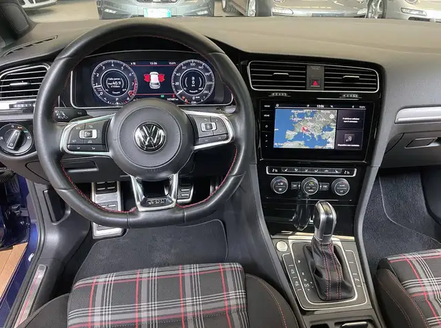 Volkswagen Golf view 10