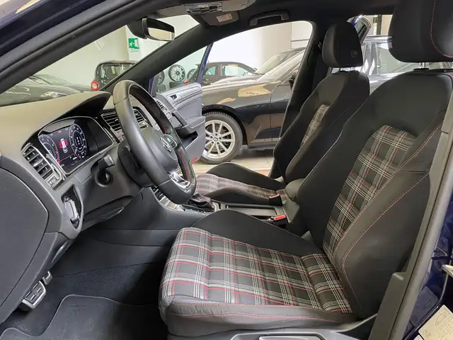 Volkswagen Golf view 9