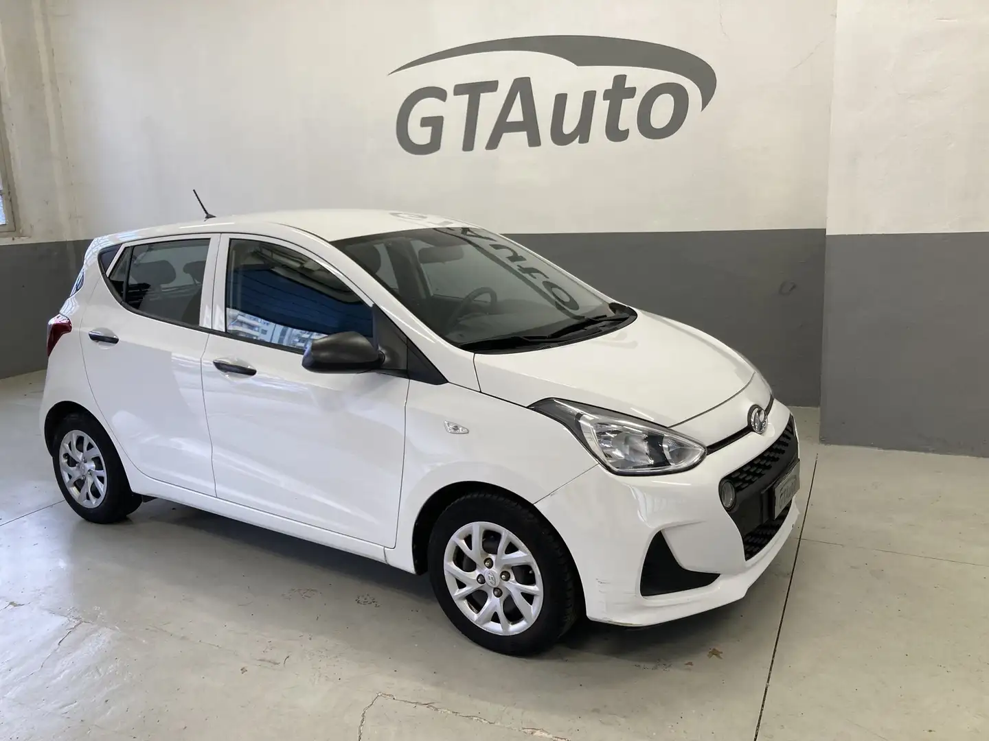 Hyundai i10 1.0 MPI Comfort adatta ai neopatentati Blanc - 1