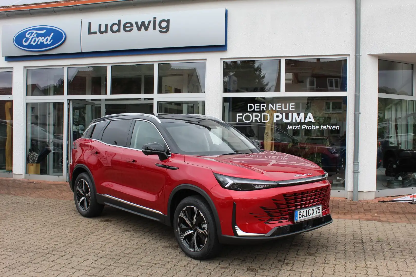 BAIC Beijing X75 Schiebedach Sitzbelüftung Massagesitze etc Rot - 1