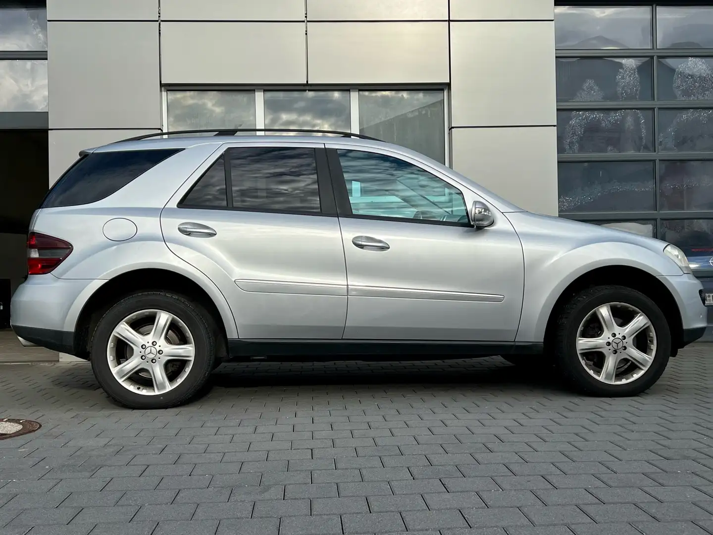Mercedes-Benz ML 350 8-fach bereift/Klima/Tempomat Grey - 2