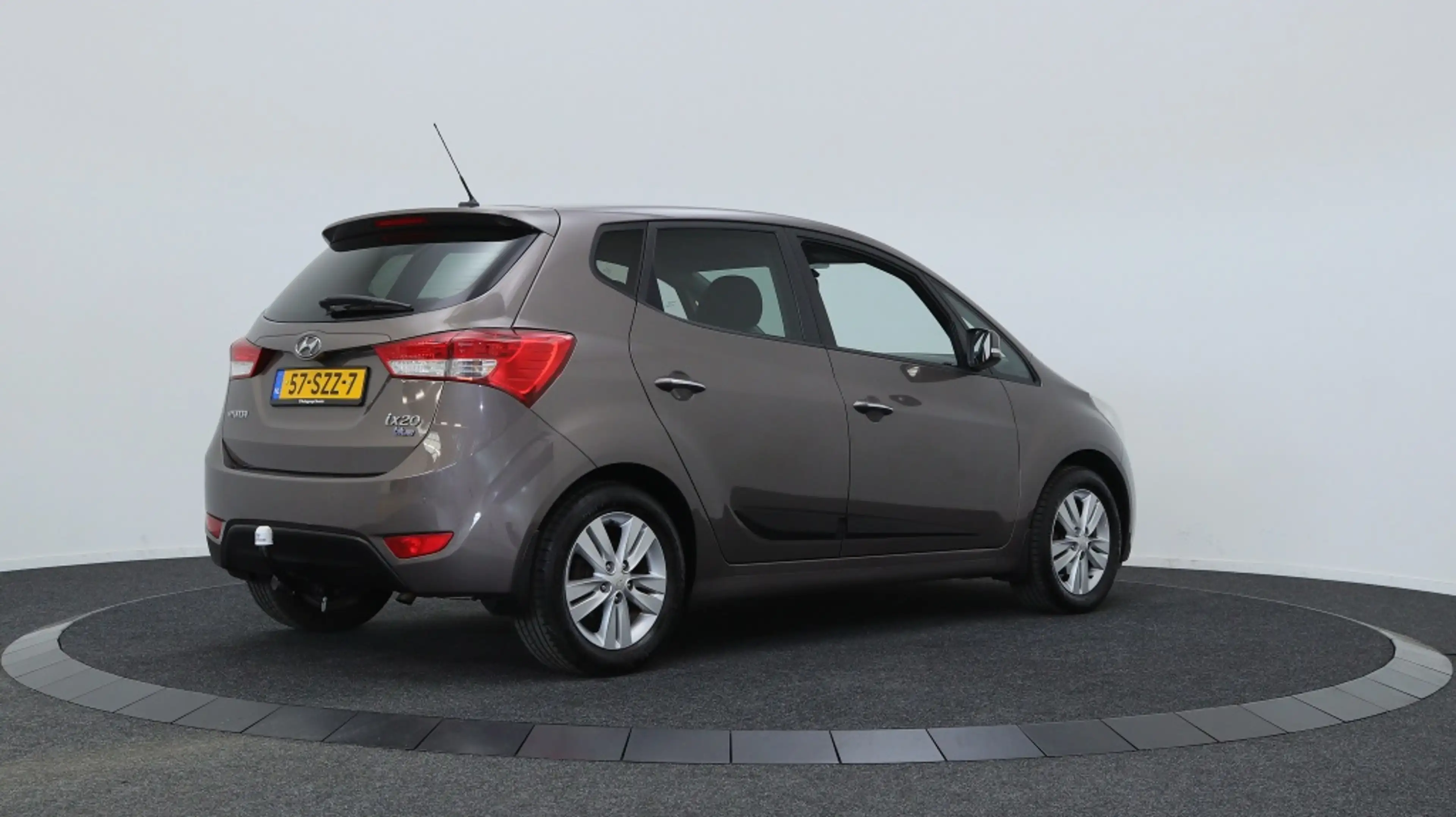 Hyundai iX20 1.4i i-Vision | Trekhaak | Parrot 3200 LS | — photo 2
