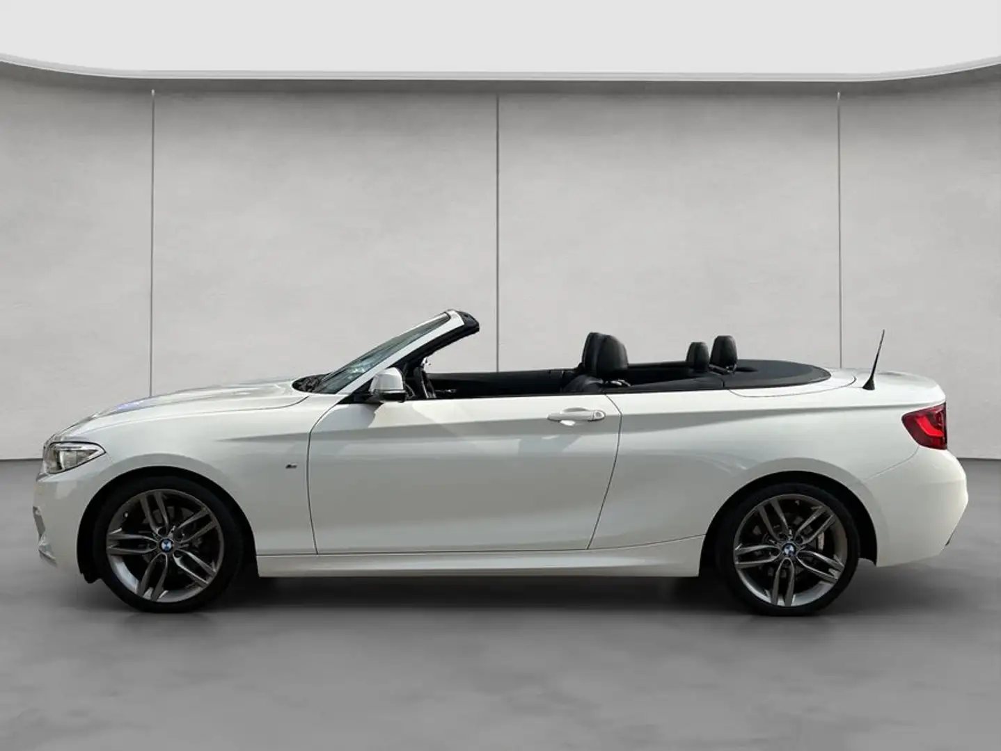 BMW 220 i Cabrio Sport-Aut. M Sport Wit - 2