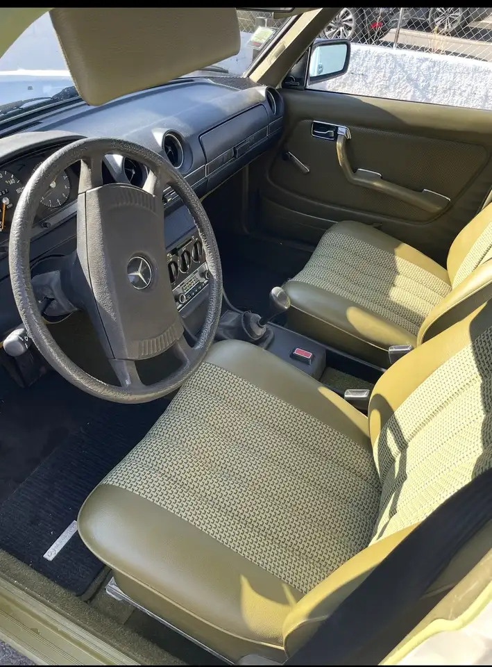 Mercedes-Benz 230, foto 2