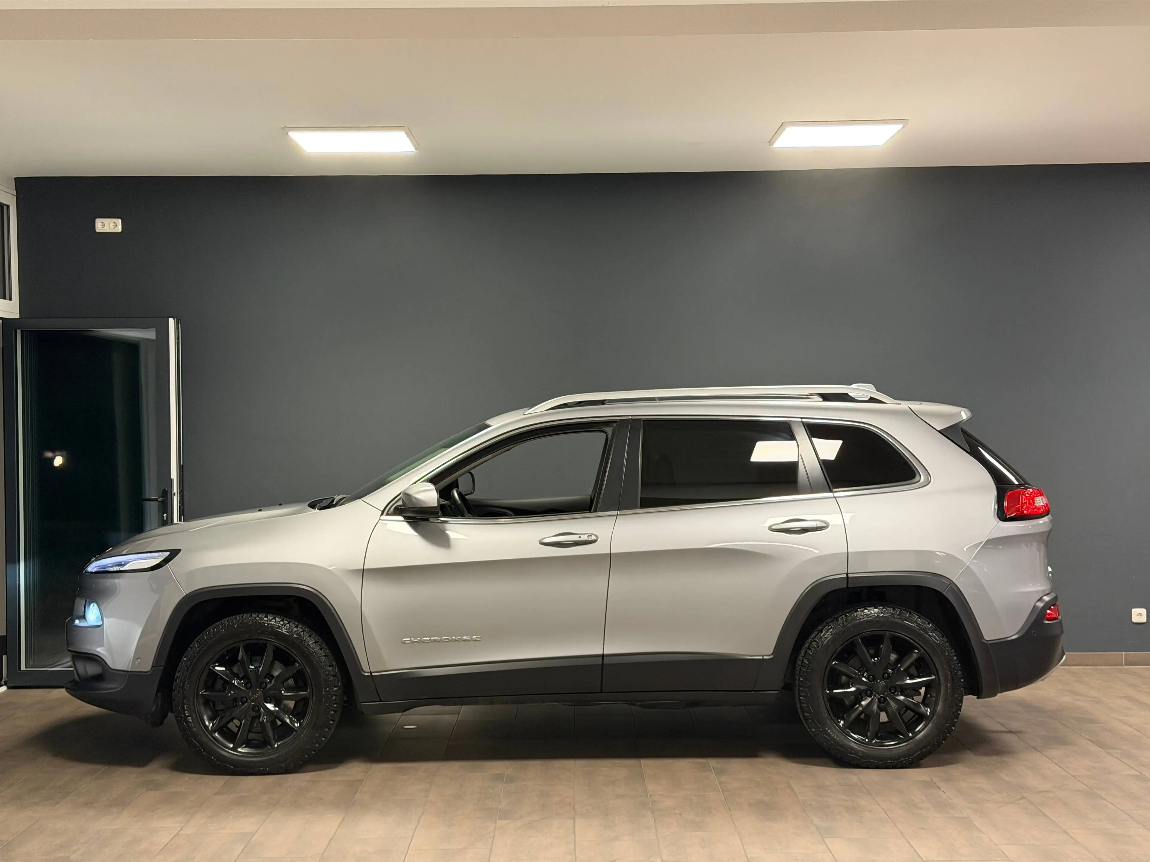 Jeep Cherokee 2.0 Limited 4WD /PANO/LEDER/MEMO/ACC/SZBELÜFT/LENKHZ/AHK — photo 2