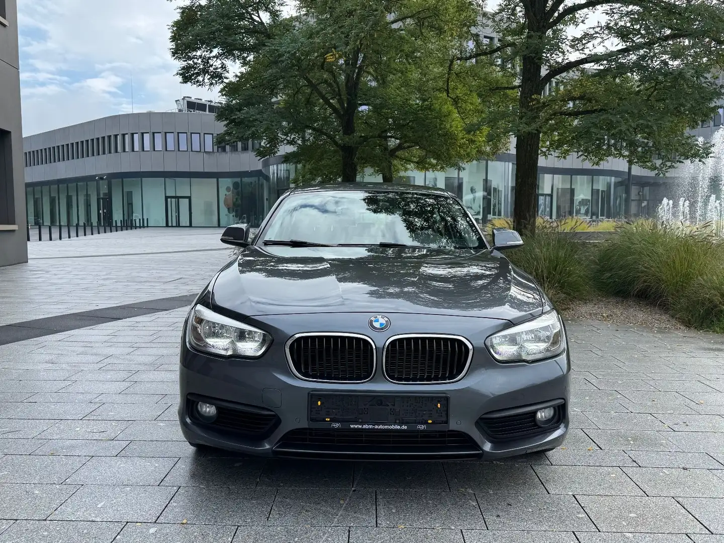 BMW 116 i *TEMPO*PDC*SHZ*KlimaAuto*M-Interieur*ALU Gris - 2