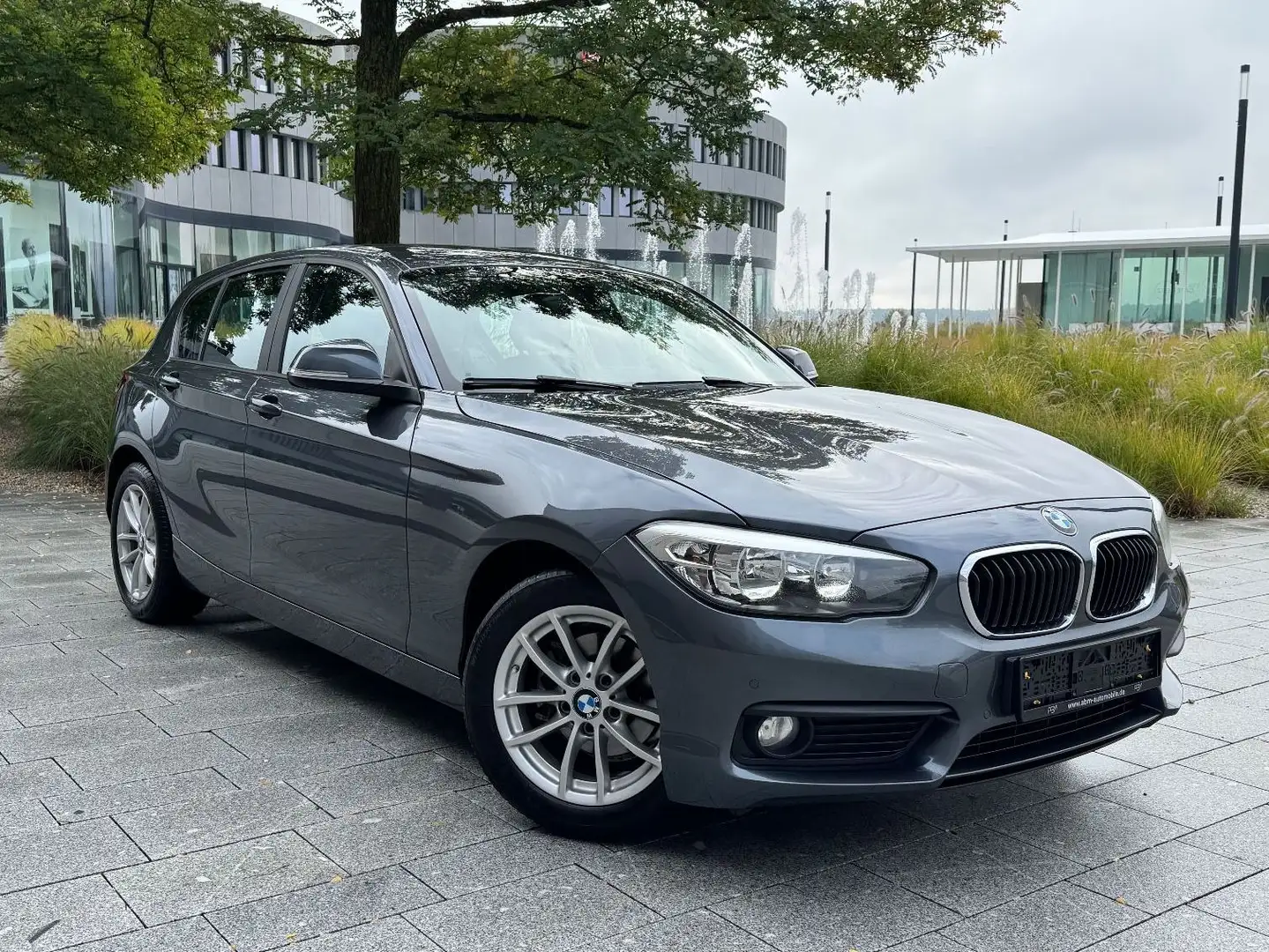 BMW 116 i *TEMPO*PDC*SHZ*KlimaAuto*M-Interieur*ALU Gris - 1