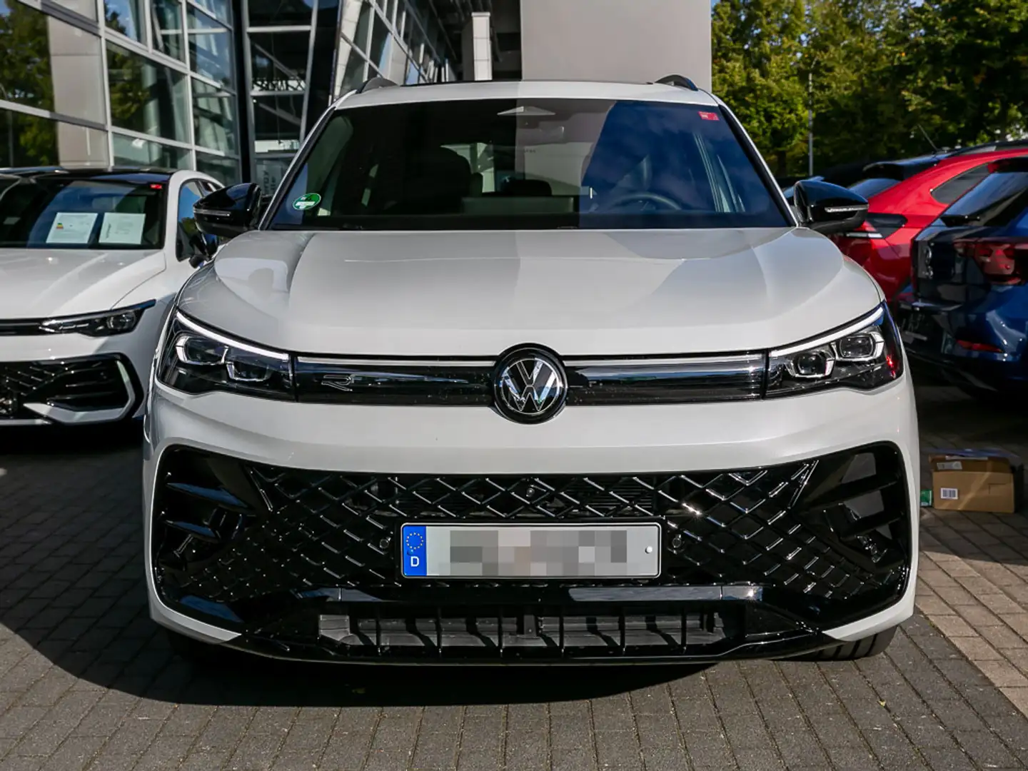 Volkswagen Tiguan R-Line 2.0 l TDI 4MOTION Standhzg. Kamera Weiß - 2