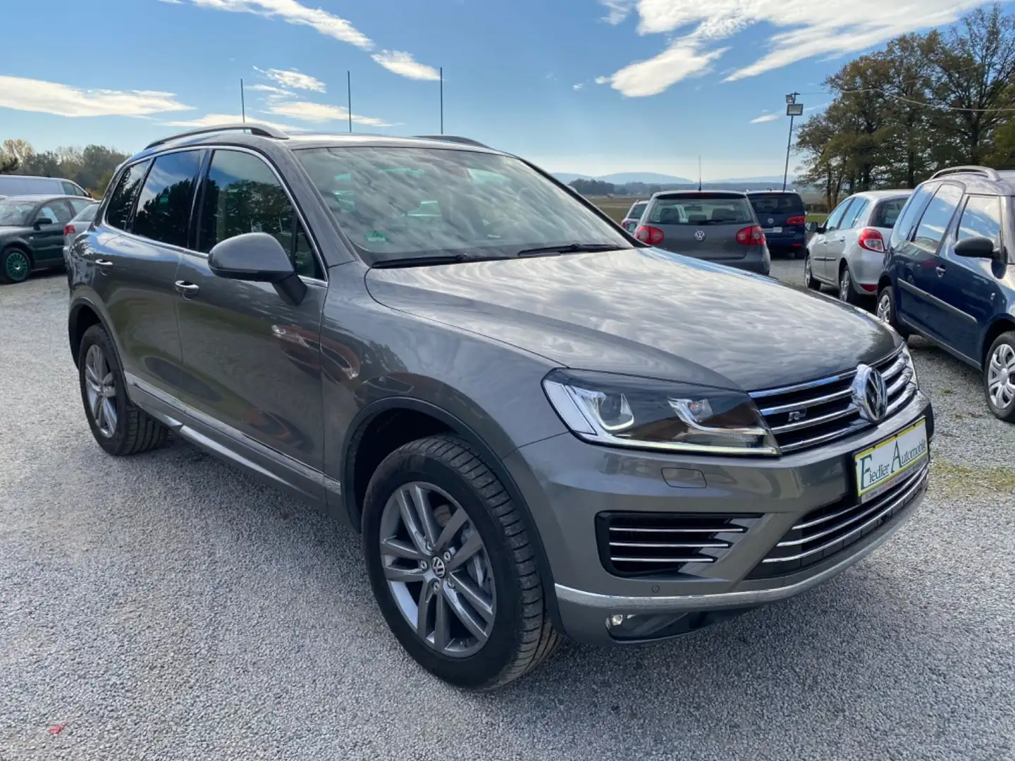 Volkswagen Touareg 3.0 V6 TDI 4x4/DSG/Stand+Lenkhzg/R-Line Grau - 2