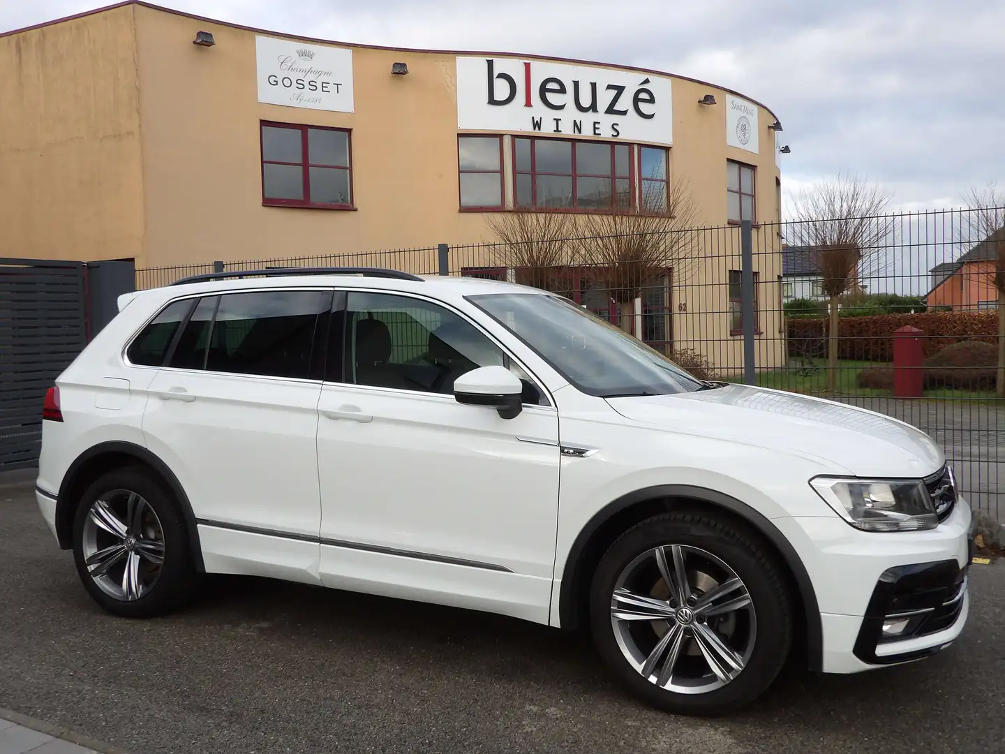 Volkswagen Tiguan 1.5 TSI R-Line -Carplay -1 st eig.- Lane \u0026 Fr Bianco - 2